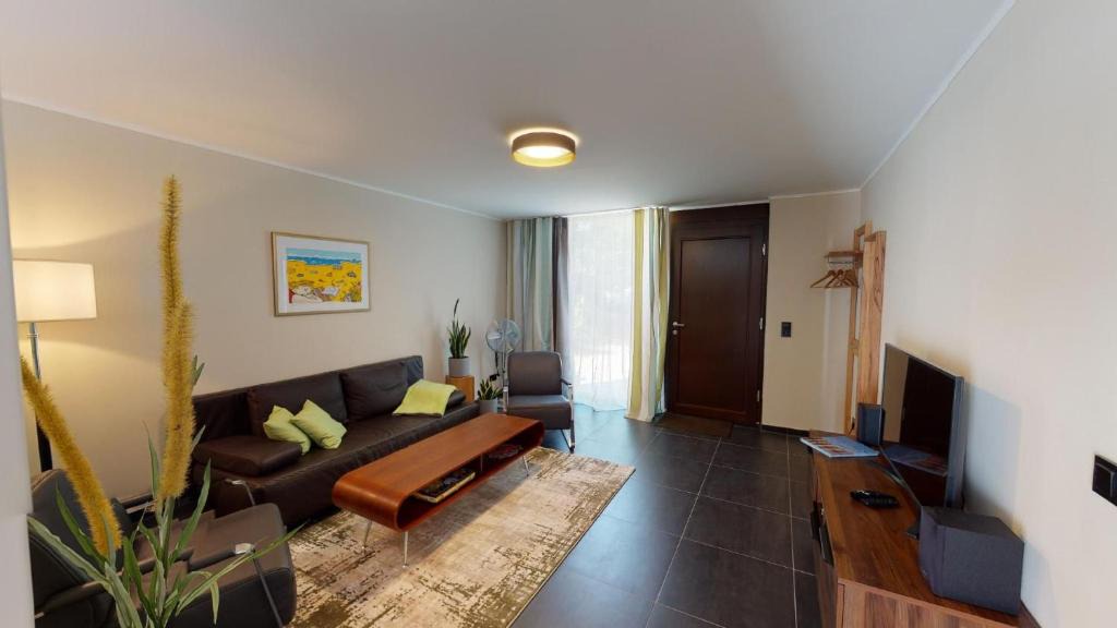 Elmenhorst/Lichtenhagen Apartment | Ostsee Elmenhorst Sehr hochwertige Dreizimmer Ferienwohnung mit Gartenterrasse