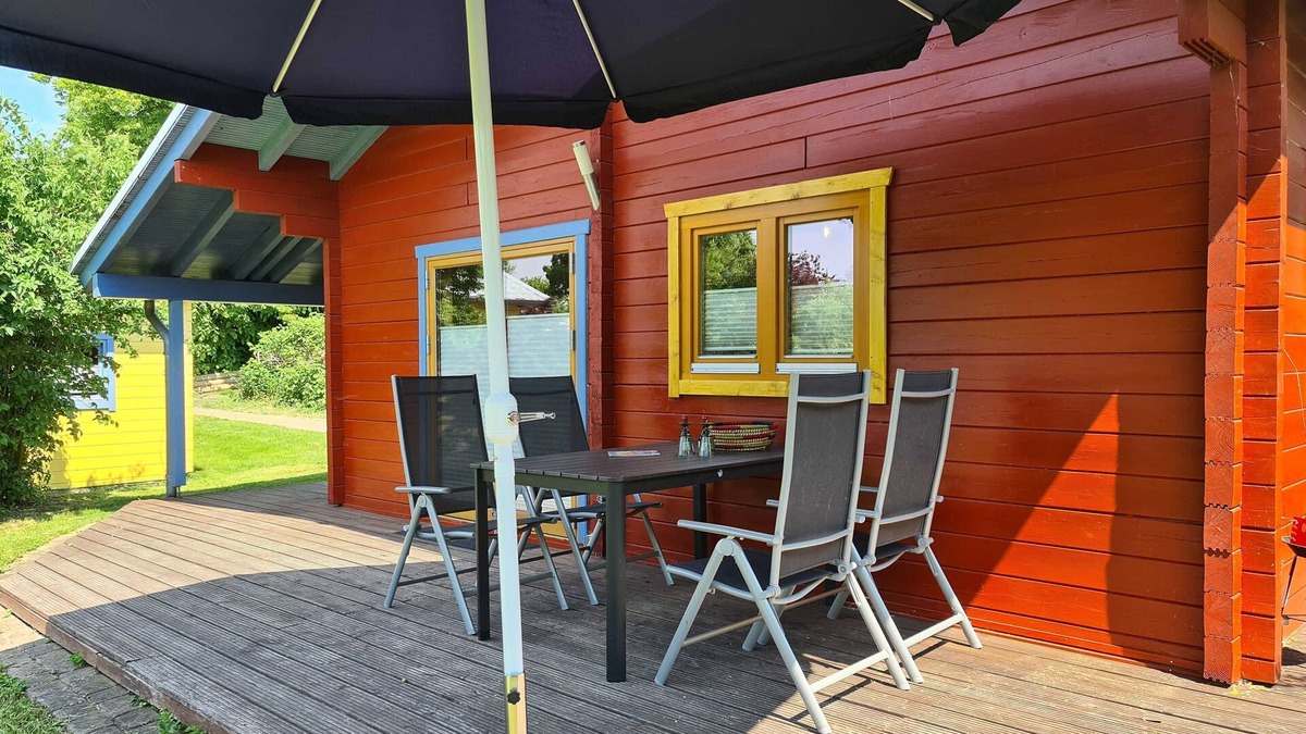 Kroepelin Apartment | Ostsee-Land-Ferienhaus - 3-room vacation home Jennie with terrace and fireplace