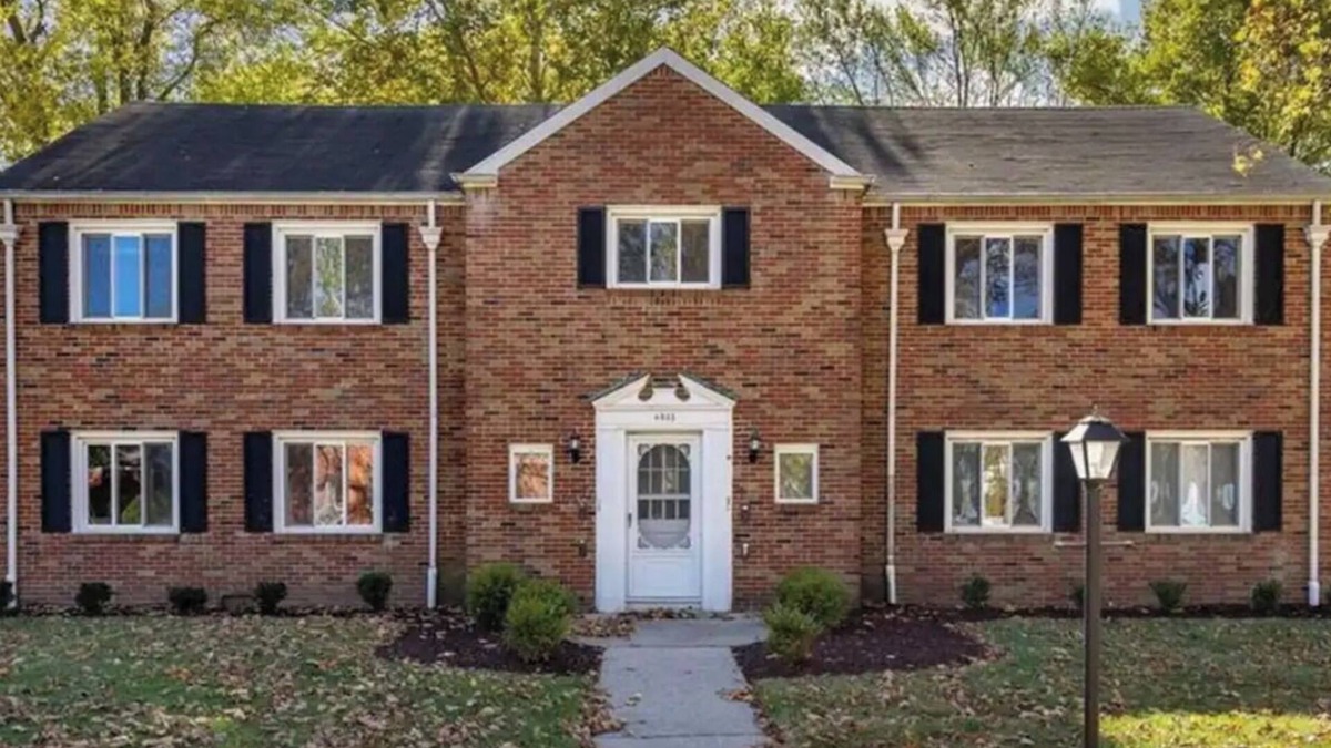 Toledo Condo | Ottawa Hills Hillandale House Cozy Condo in the charming village w/WiFi, AC