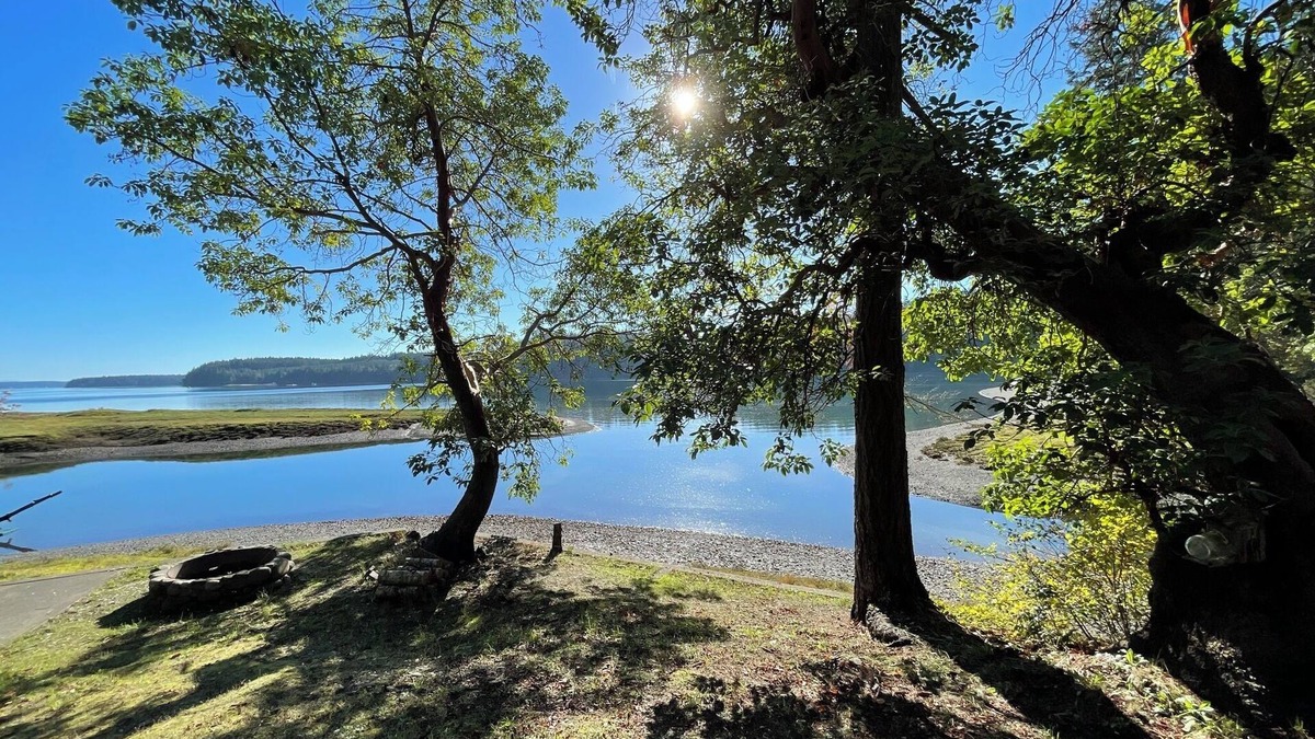 Shelton House | Otter Haven - Peaceful, Tranquil & Private Beachfront Getaway on Harstine Island