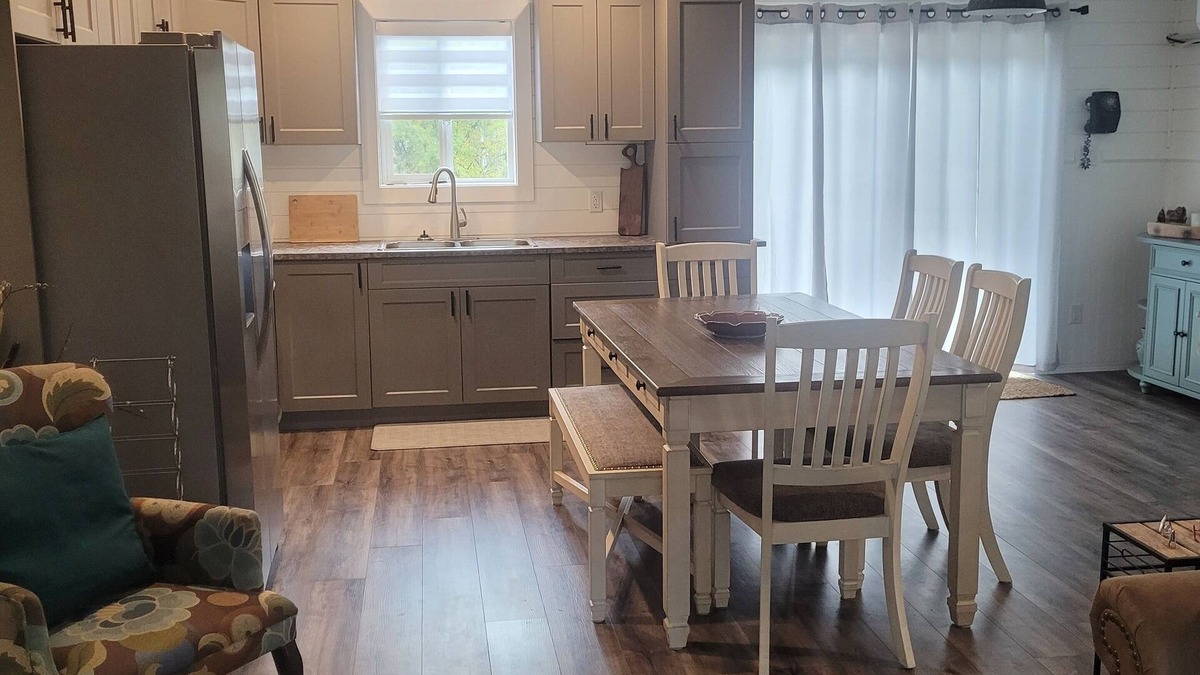 Okanagan-Similkameen Cottage | Otter HousenClose to the Beach