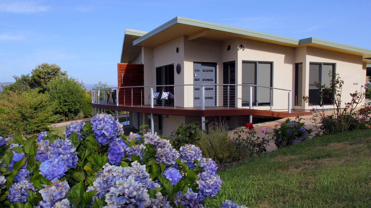 Rosevears Apartment | Ou+look BnB - Modern Luxury Apartment