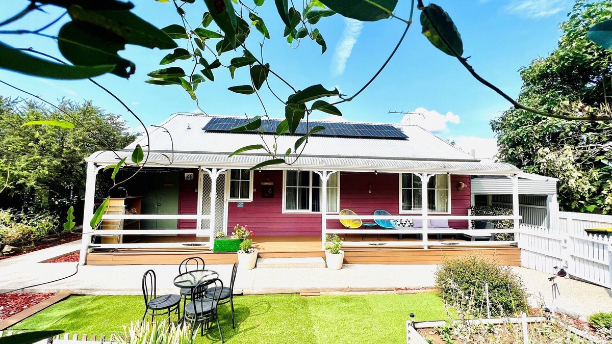 Tawonga Cottage | Our Beautiful Garden Cottage is a country style house