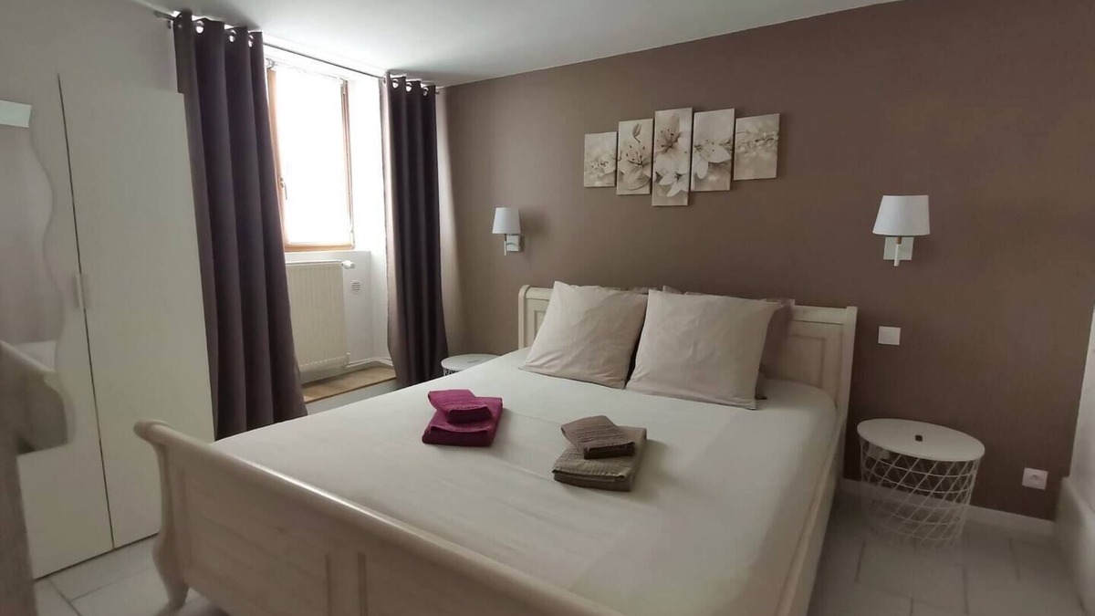 Soultz-Haut-Rhin Apartment | Our holiday home is the perfect place for travelers looking for a comfortable and modern accommodation, located near main roads. You will feel at home in our fully renovated apartment, which can accommodate up to 4 people.