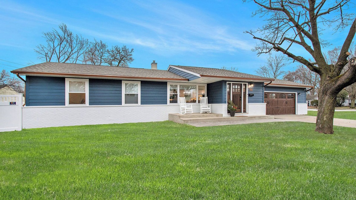 South Bend House | Our Lady's Corner, Ultimate 6 bed 3 bath, Walk to Notre Dame!