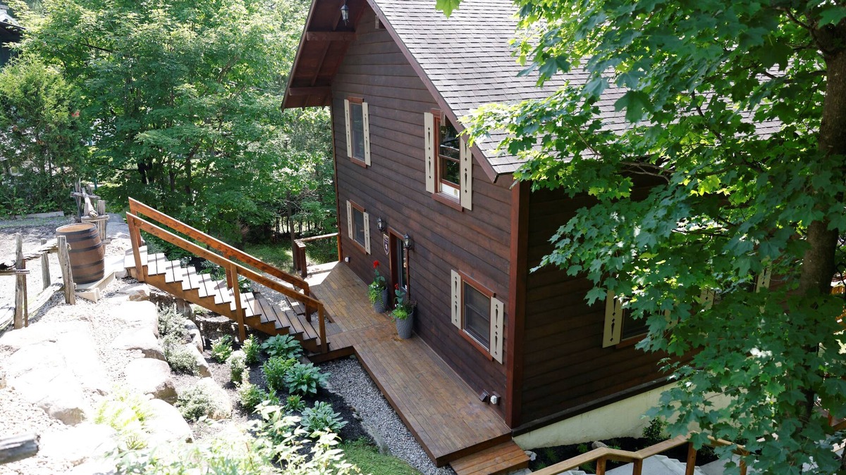 Sainte-Agathe-des-Monts Cabin | Our little castle