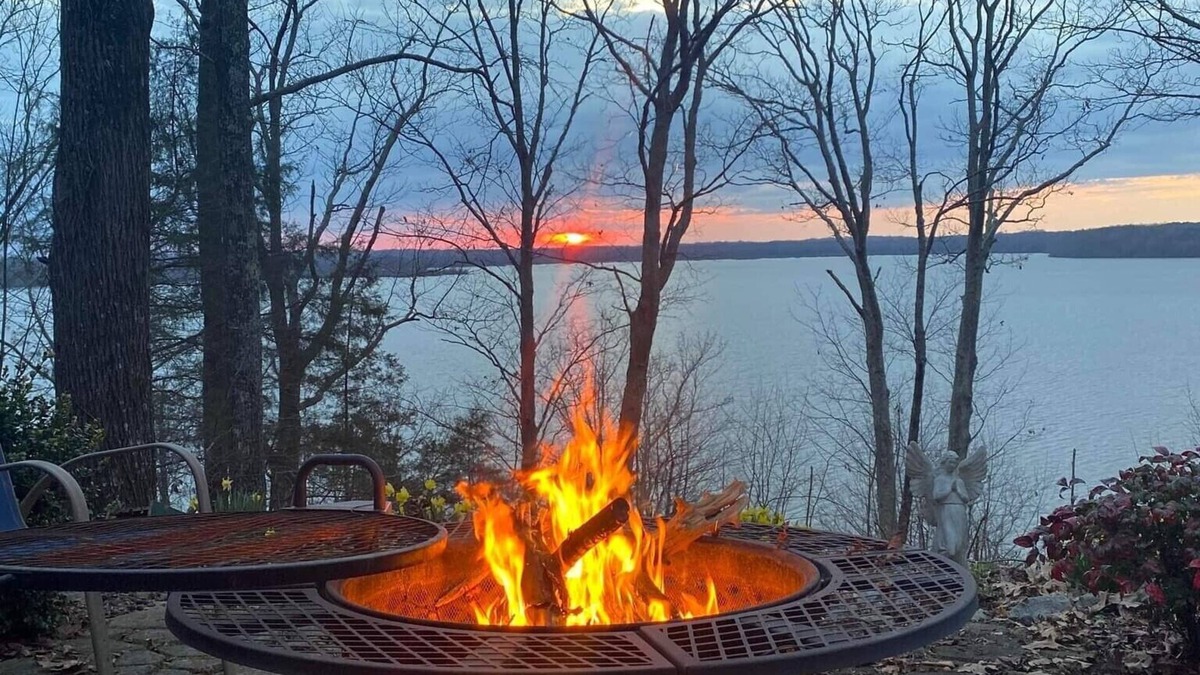 Big Sandy House | Our Soothing Sunsets Lake House is available for your retreats or vacations!