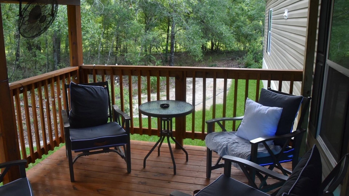 O Brien House | Our Spring Getaway Across The Street From Royal Springs