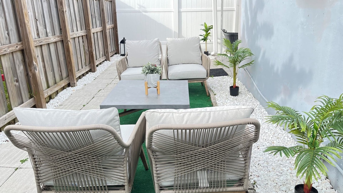 North Miami Beach Apartment | Our studio is a fantastic place to stay! It features a modern and cozy design.