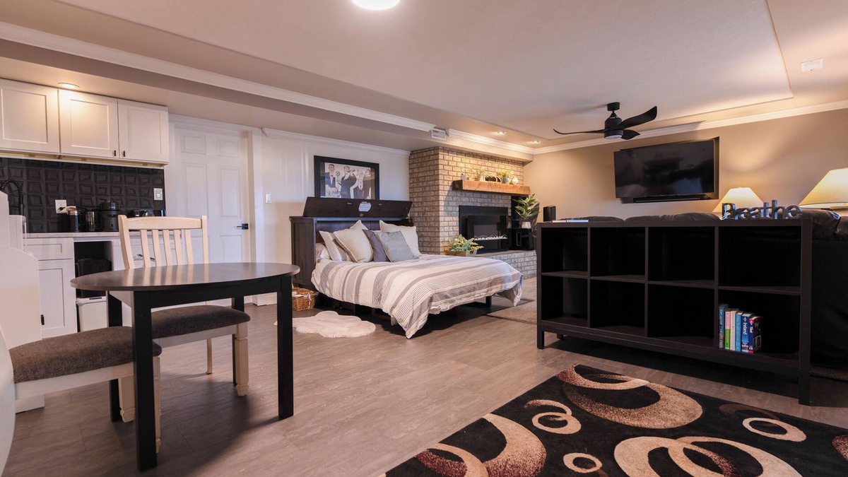 Campbell River Apartment | Our Studio offers cozy, spacious, accommodation in a superb location.