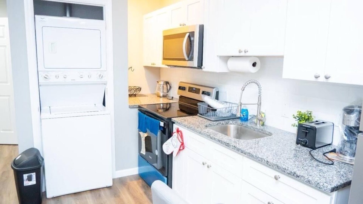 Overbrook Apartment | Ousby Luxury apartment unit 2. 1-bedroom with AC, WiFi