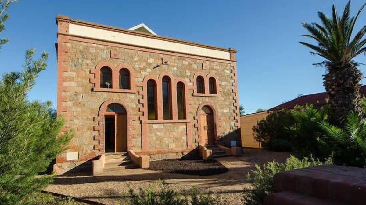 Broken Hill House | Outback Churchstay Luxury Accommodation
