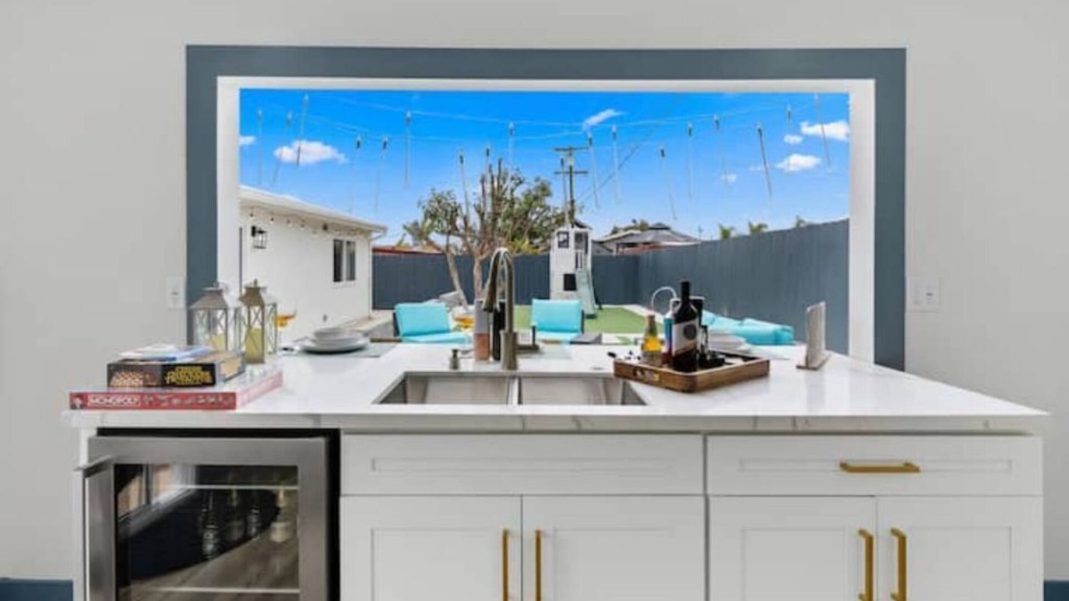 Lincoln Acres House | Outdoor Bar/Jacuzzi/Ocean & Bay Breeze Hideaway