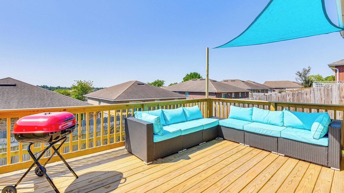 Milton House | Outdoor Entertaining Space: Family Home in Milton