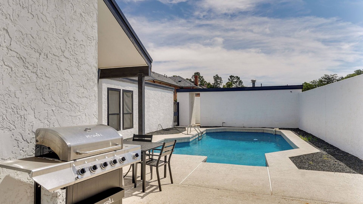 Midland House | Outdoor Entertainment Area: Spacious Midland Home!