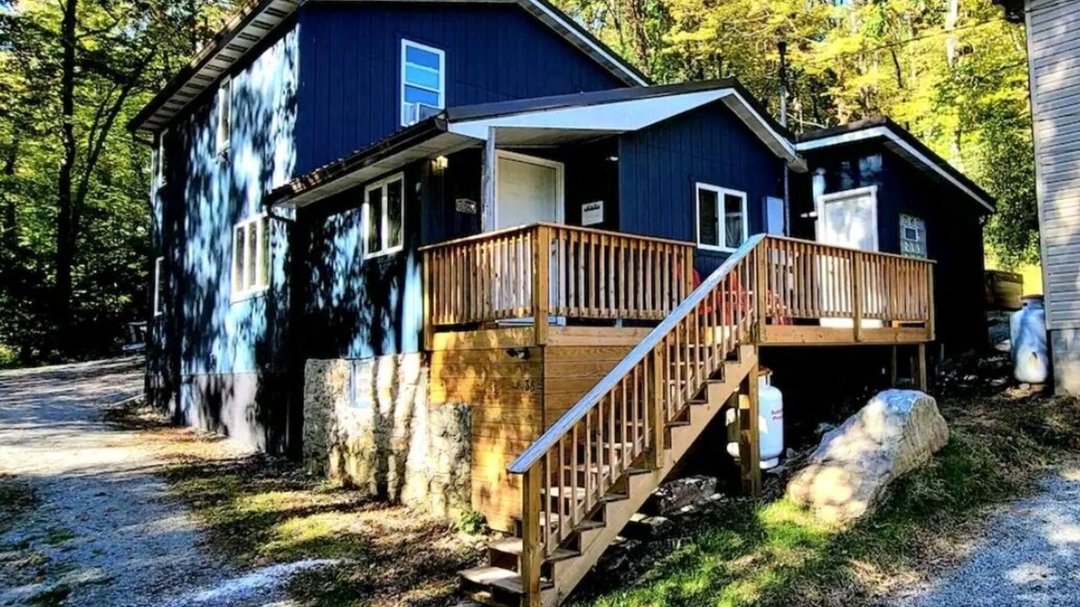 Jefferson Township Cabin | Outdoor hot tub & indoor soaking tub, bonfire pit, picnic area, foosball & more