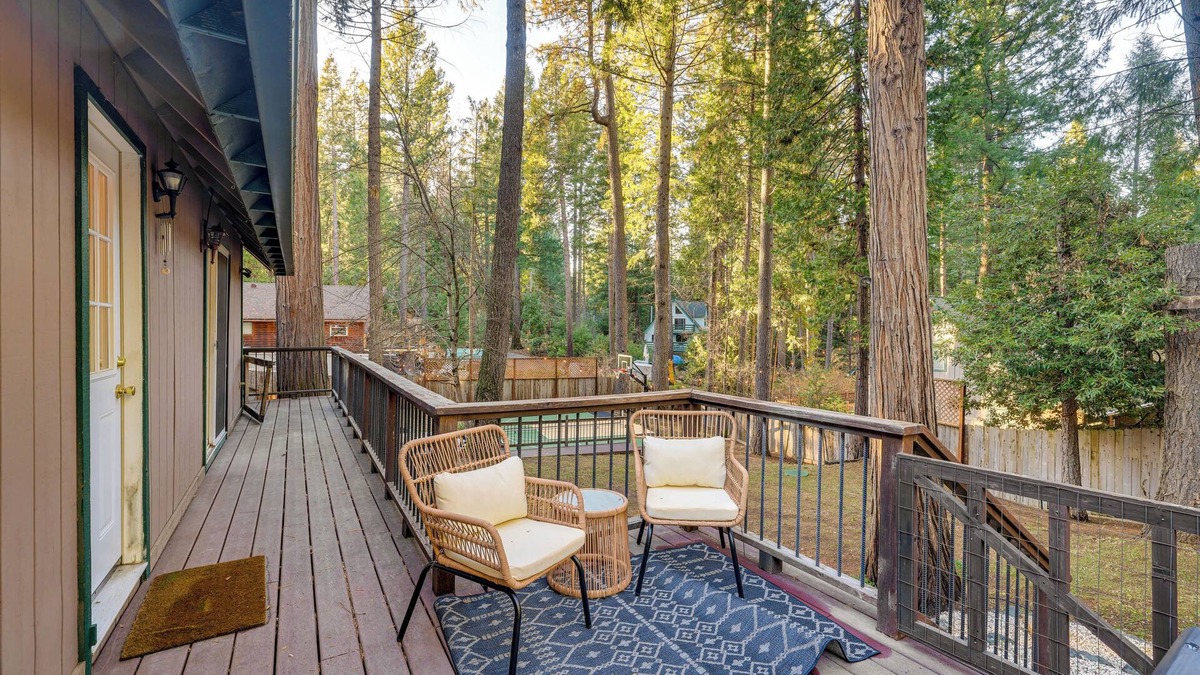 Nevada City Cottage | Outdoor Oasis: Modern Nordic Home By Lake!
