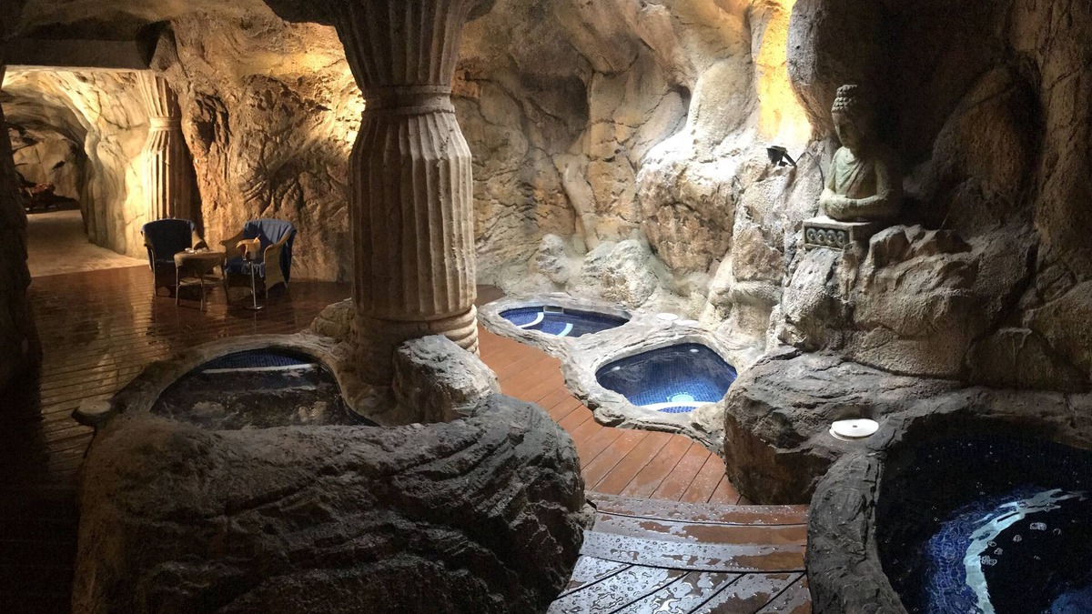 Alicante Ski Chalet | Outdoor pool with Spa and cleaning service