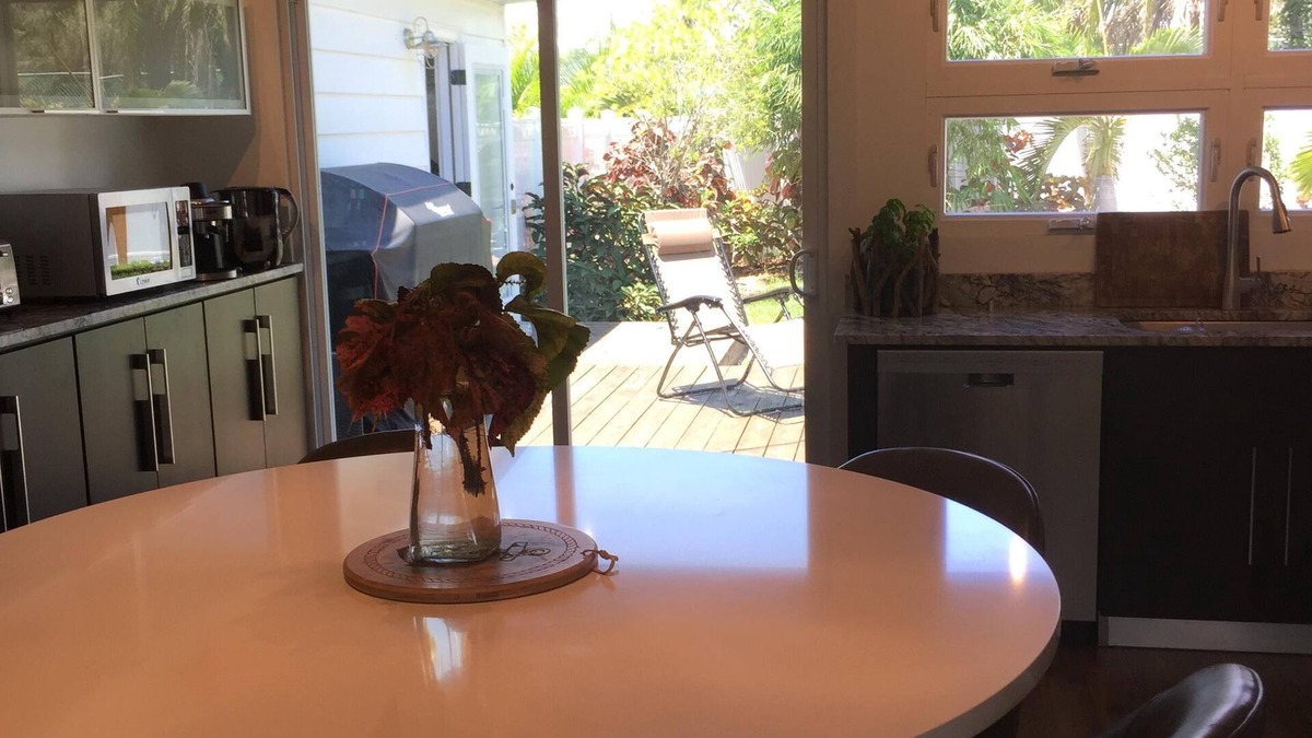 South Sarasota House | Outdoor shower and wonderful private fenced yard