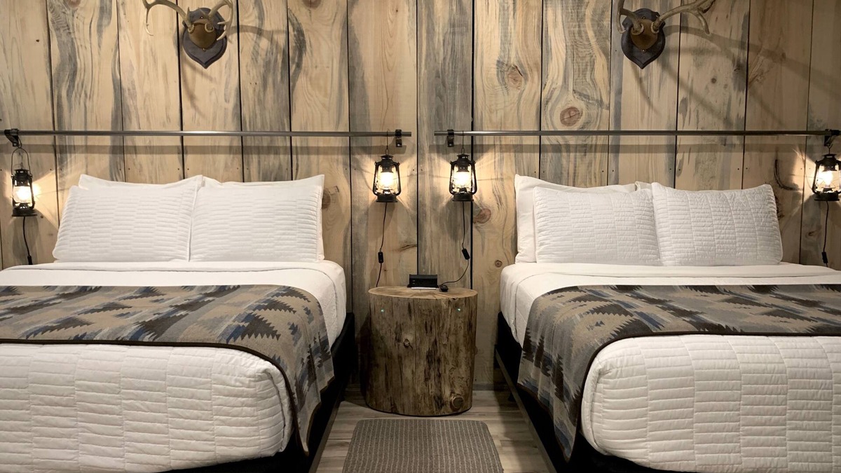 Ponderay Hotel | Outdoors Inn