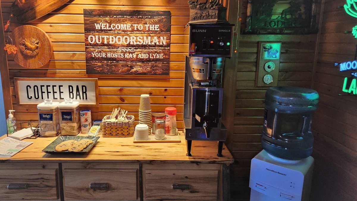 Algoma District Hotel | Outdoorsman Motel