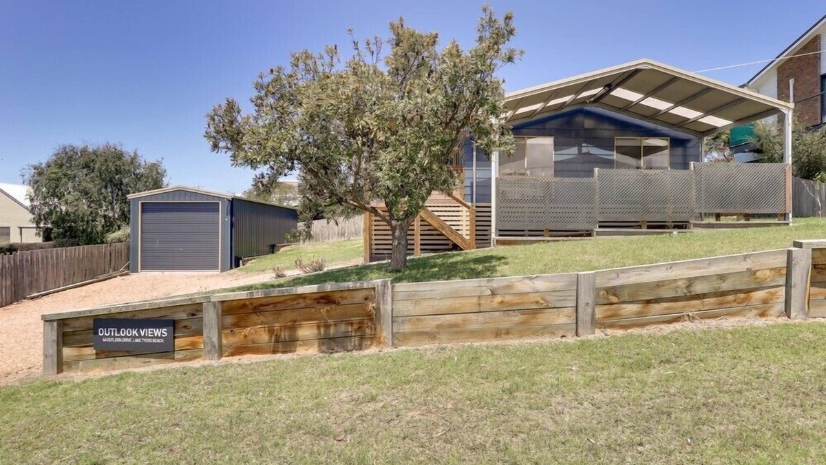 Lake Tyers Beach House | Outlook Views - Lake Tyers Beach