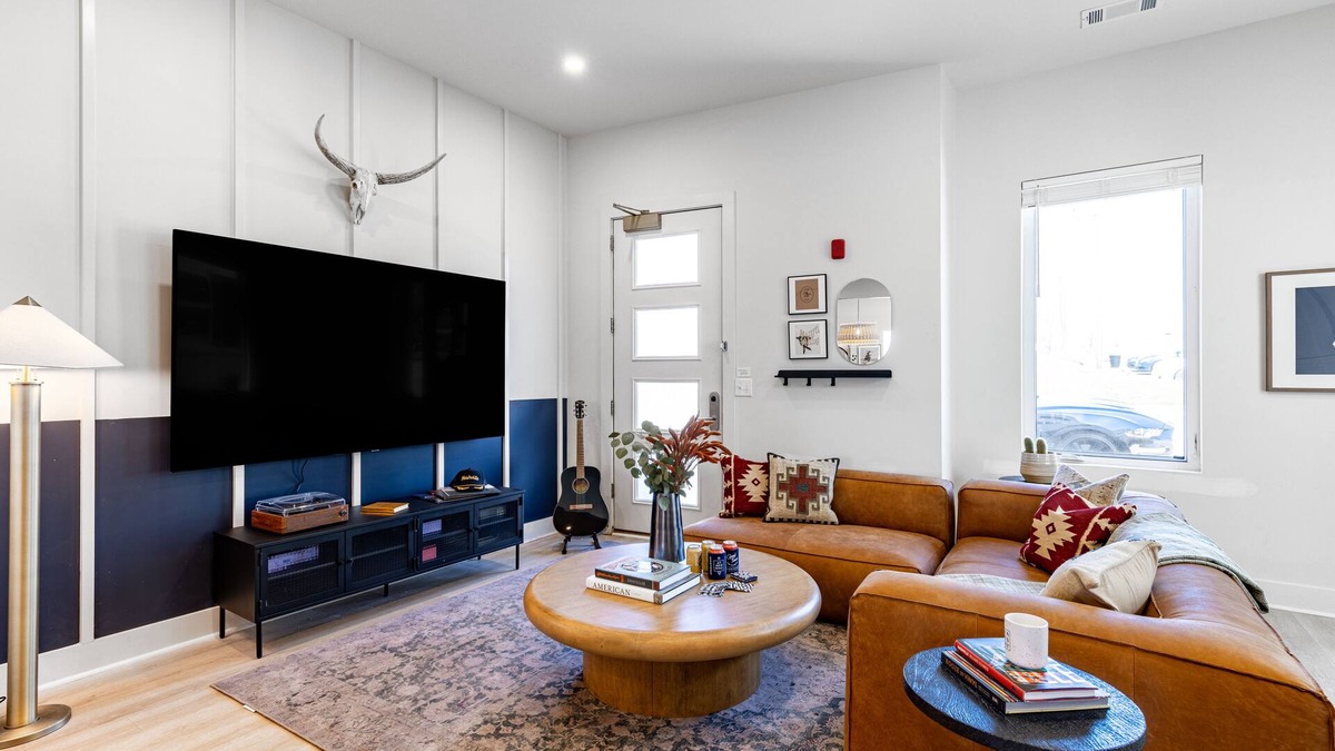 Five Points House | Outrider 104 by AvantStay | Close to Downtown & Broadway | Private Balcony