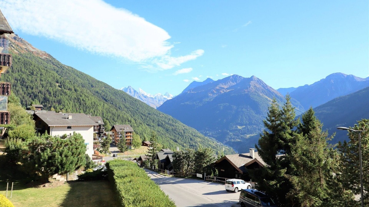 St. Luc Apartment | Outside: 2-room flat with south-facing balcony with view of the Matterhorn. Foldable terrace furnitu