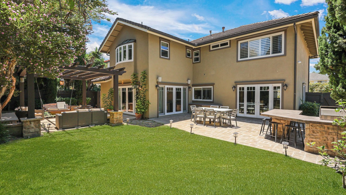 Westside Costa Mesa House | Outstanding Beach Home Right by Huntington Beach, 2 minutes driving