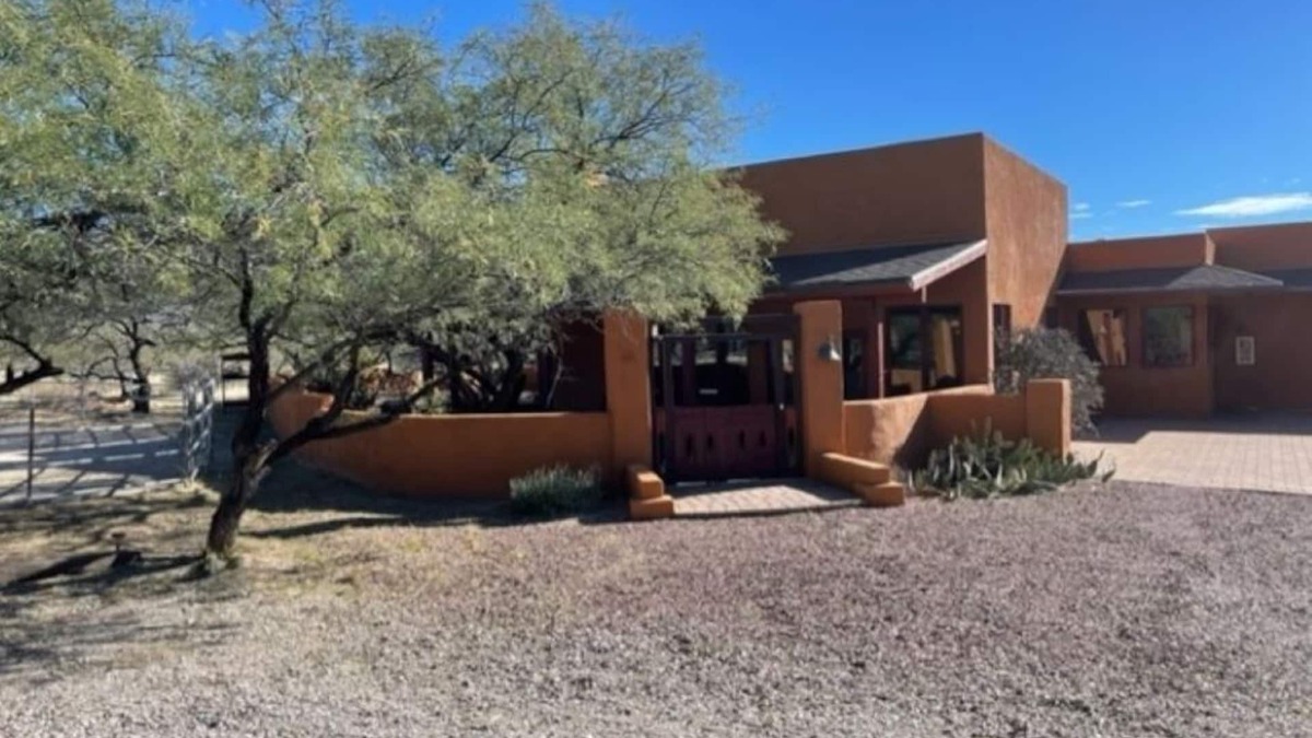 La Cebadilla Estates House | Outstanding Desert Valley Retreat 1800 sq. ft Guest House On 3+ Acres