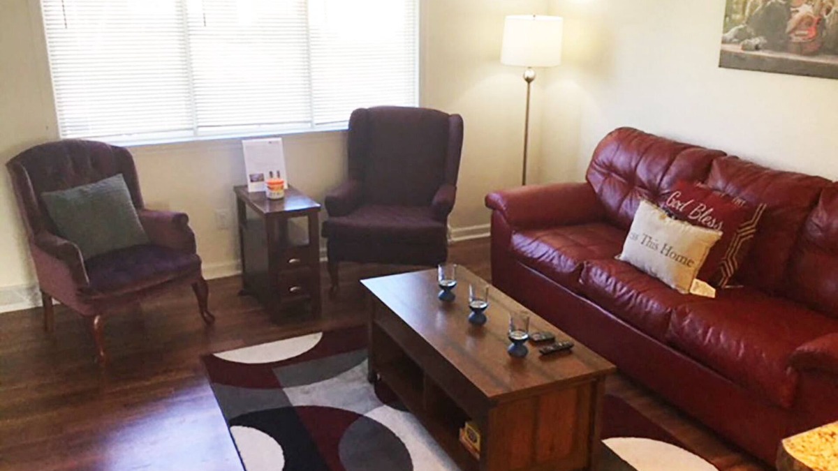 Racine House | Outstanding! Professionally Cleaned, Self Check In - Sleeps 14
