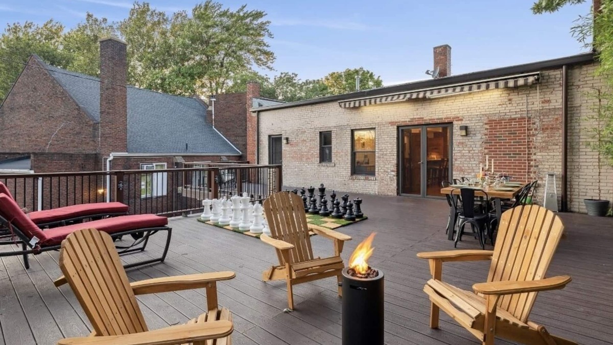 Detroit - Shoreway House | Over 4500 sqft of Luxury living [Billiards table, Arcade room, 5 BR & 4 BA]