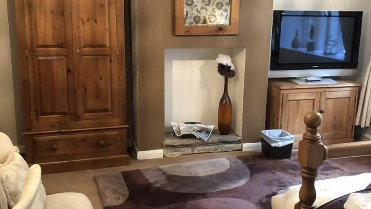 Ripponden Bed & Breakfast | Over The Bridge