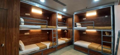 Vashi Hostel | Over True Dorms