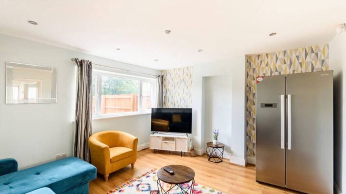 Northfield House | Overbury Lodge, Birmingham B31 with FREE Parking