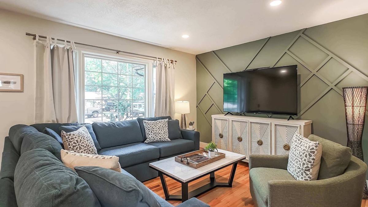 Overland Park House | Overland Park Beauty! 3BD 2BA New Listing!