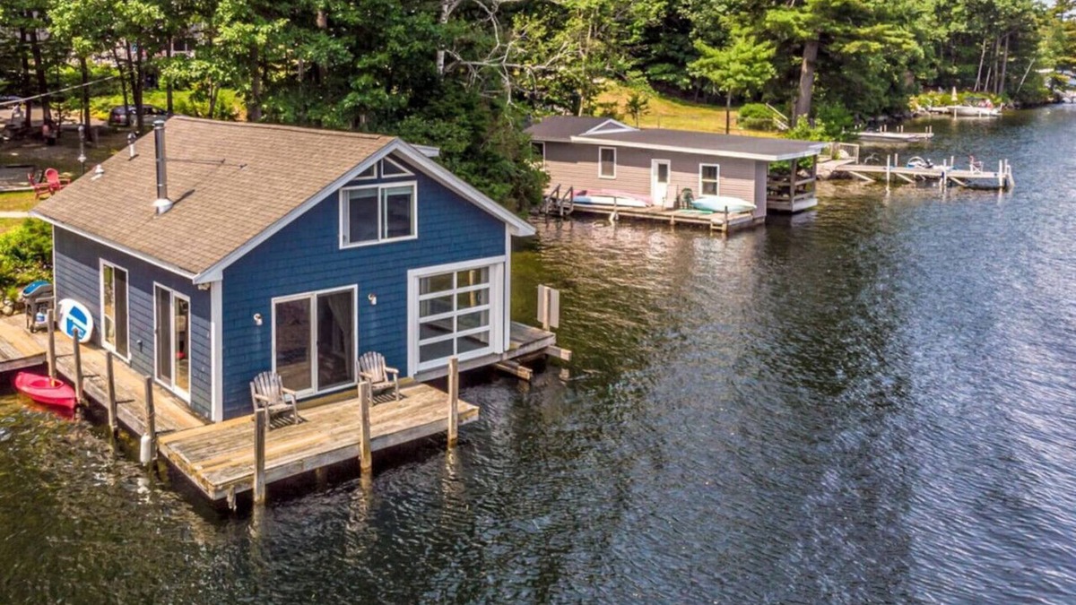 Newbury House | Overwater Bliss | 4 mins to Mt Sunapee | Private Dock | Paddleboard