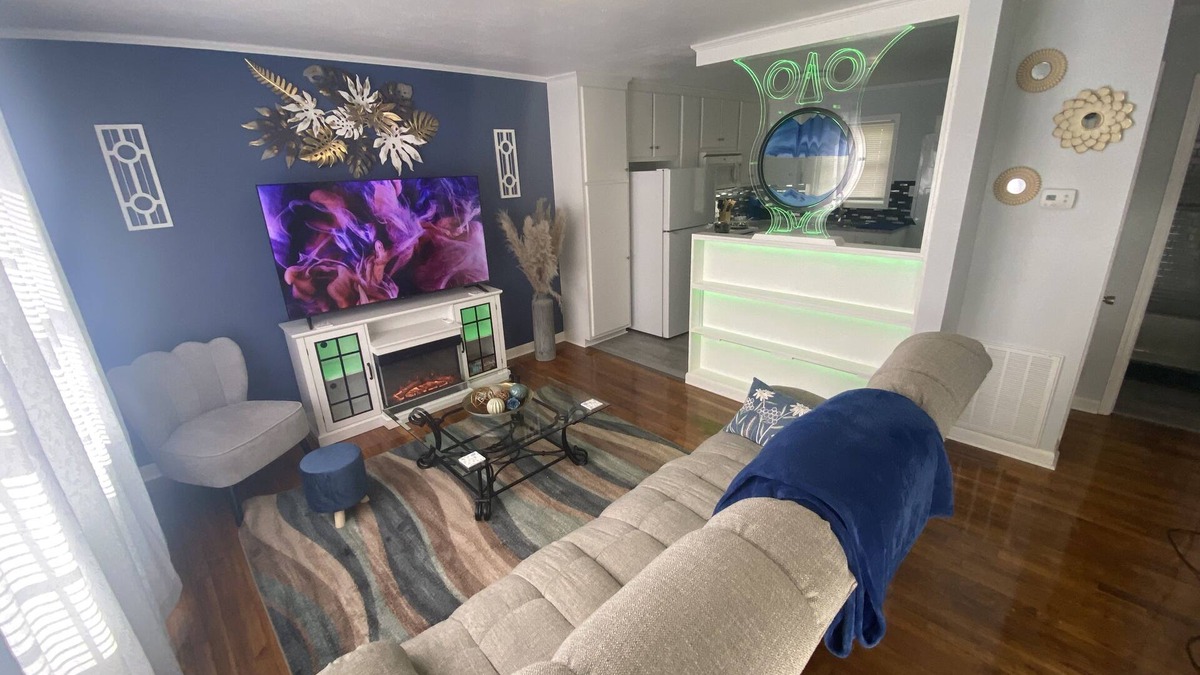 Lincolnton House | Owl's Nest - Unique Interactive Art - Nintendo - Large Parking Area - EV Charger