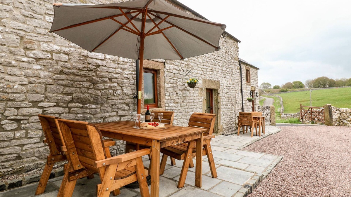 Alstonfield Cottage | OWLS BARN, family friendly, character holiday cottage in Hartington