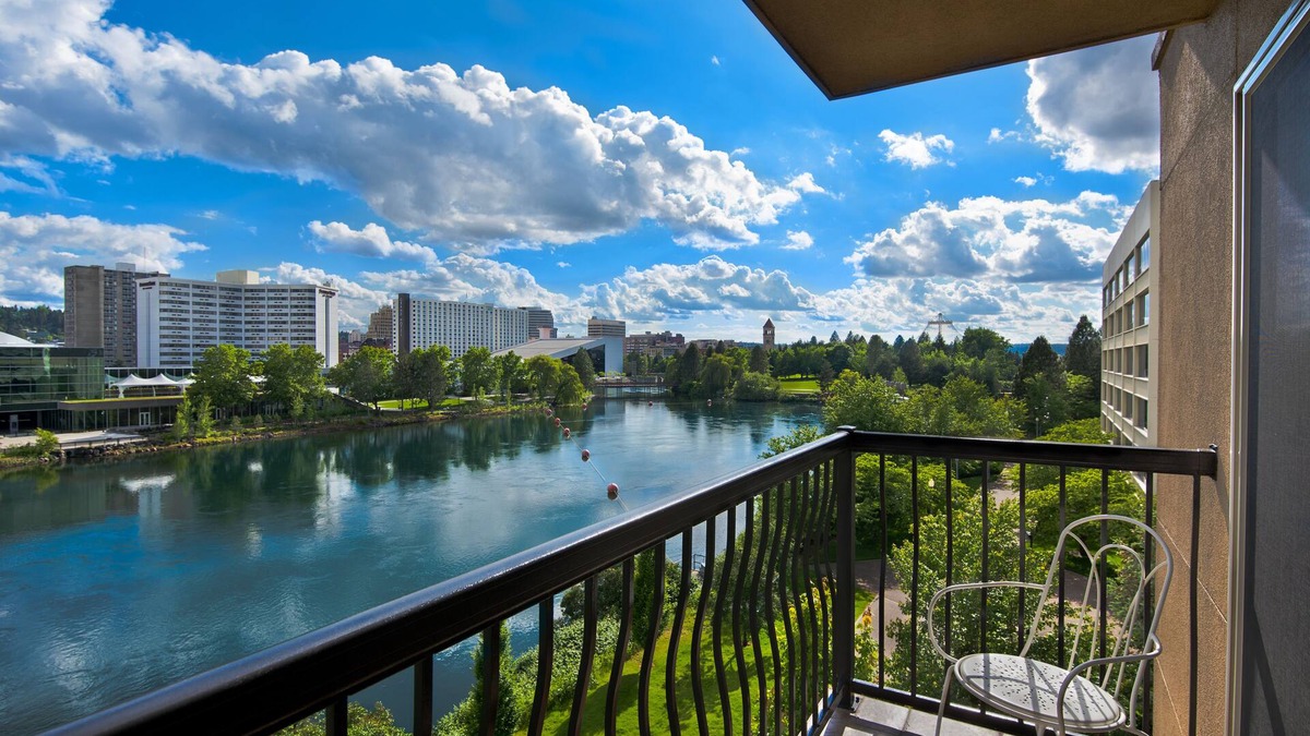 Riverside Hotel | Oxford Suites Downtown Spokane