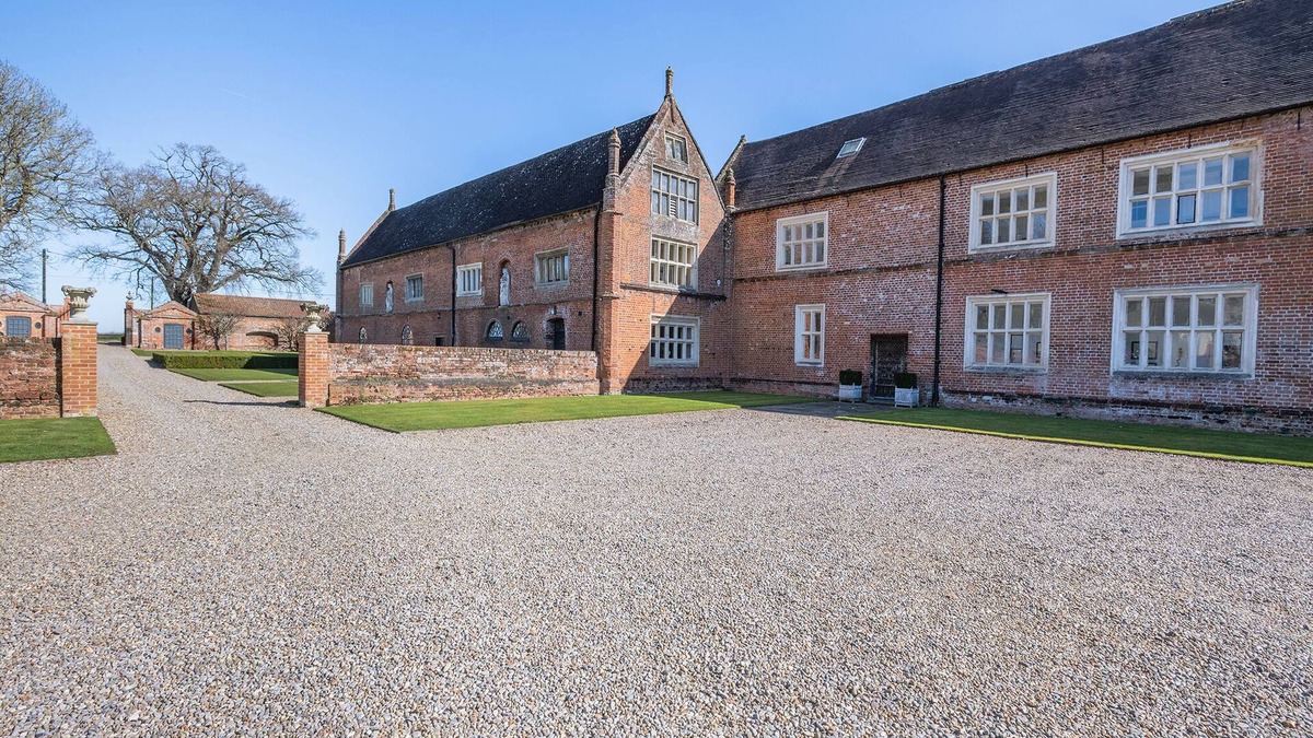 Brampton Cottage | Oxnead Hall is a breathtaking historic estate that blends grandeur with charm.