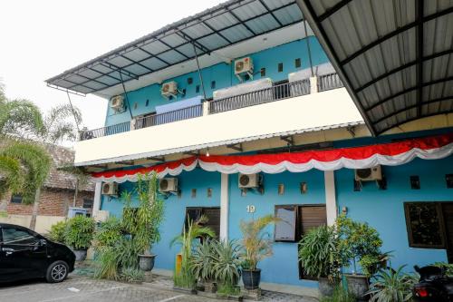 Java Hotel | OYO 1784 Hj. Aniek Residence