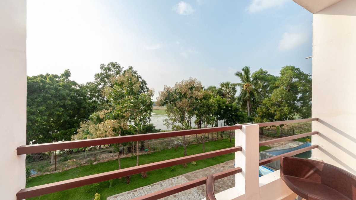 Mandavi Hotel | OYO 22532 Purple Lake View
