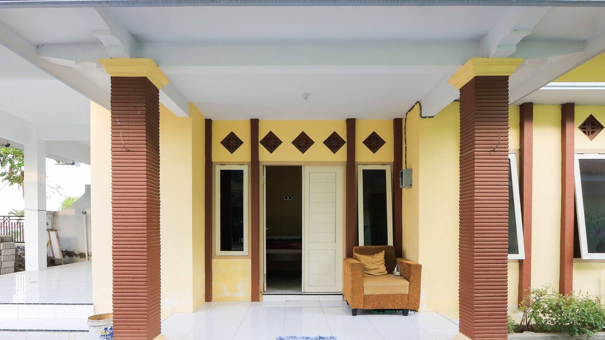 Rogojampi Hotel | OYO 2371 Islami Family Residence