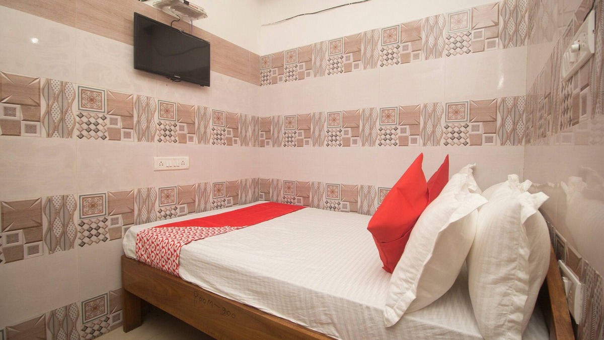 Malda Hotel | OYO 27701 Hotel Kshounish Residency