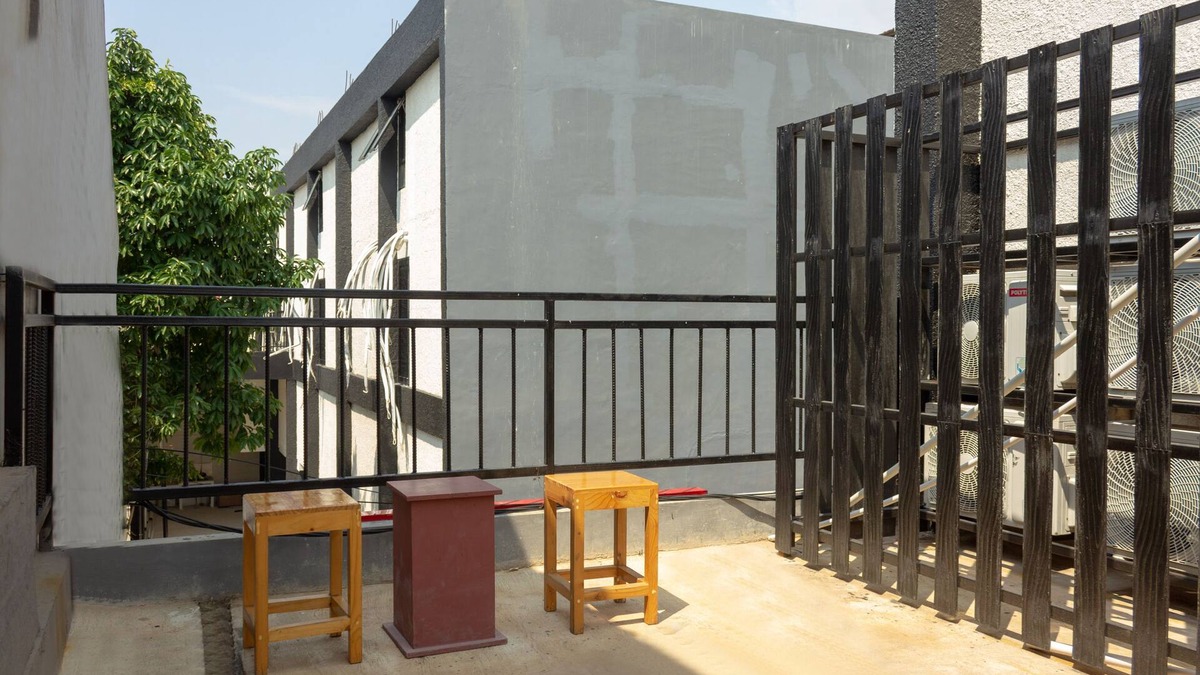 Tangerang House | OYO 737 Kamar Keluarga Mahkota 8