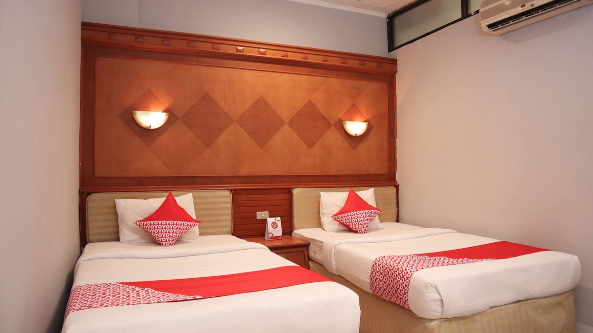 Pekanbaru Hotel | OYO 742 Mona Plaza Hotel