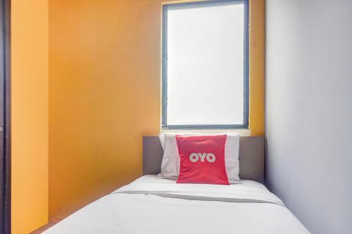 Depok Hotel | OYO 90949 Apartement Cibubur Village Kaisar Property