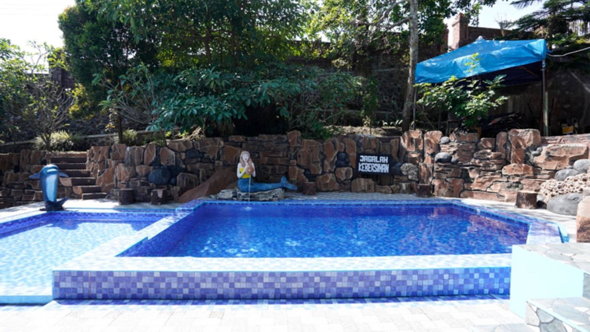 Pacet Hotel | OYO 927 Carina Hotel