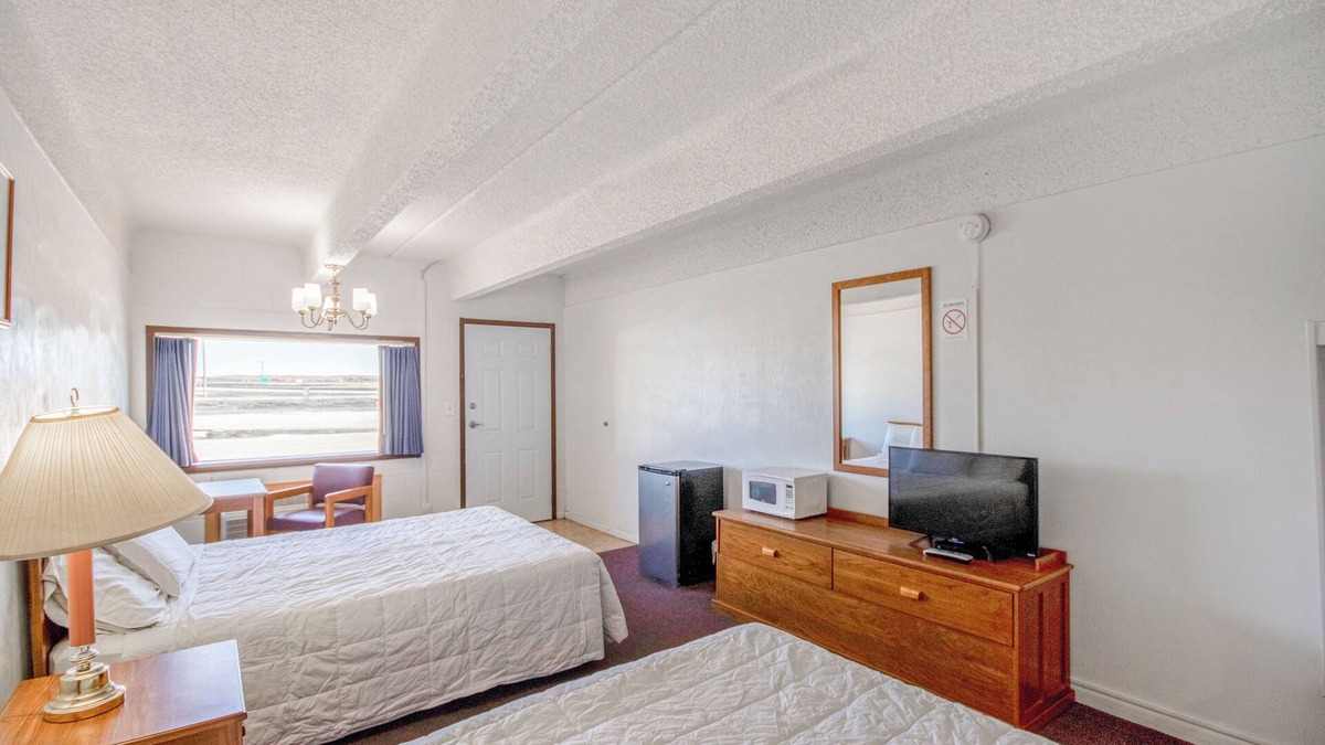 Osborne Hotel | OYO Crossroads Inn
